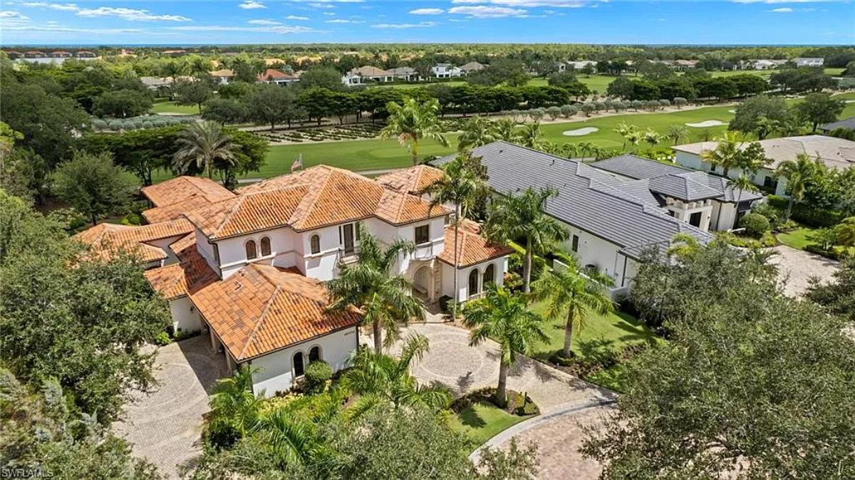 Aerial view of the mansion.