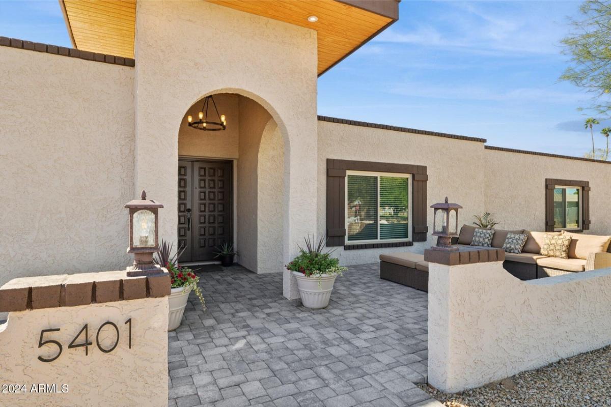 5-Bedroom Estate with Guest Suite and Pool 
