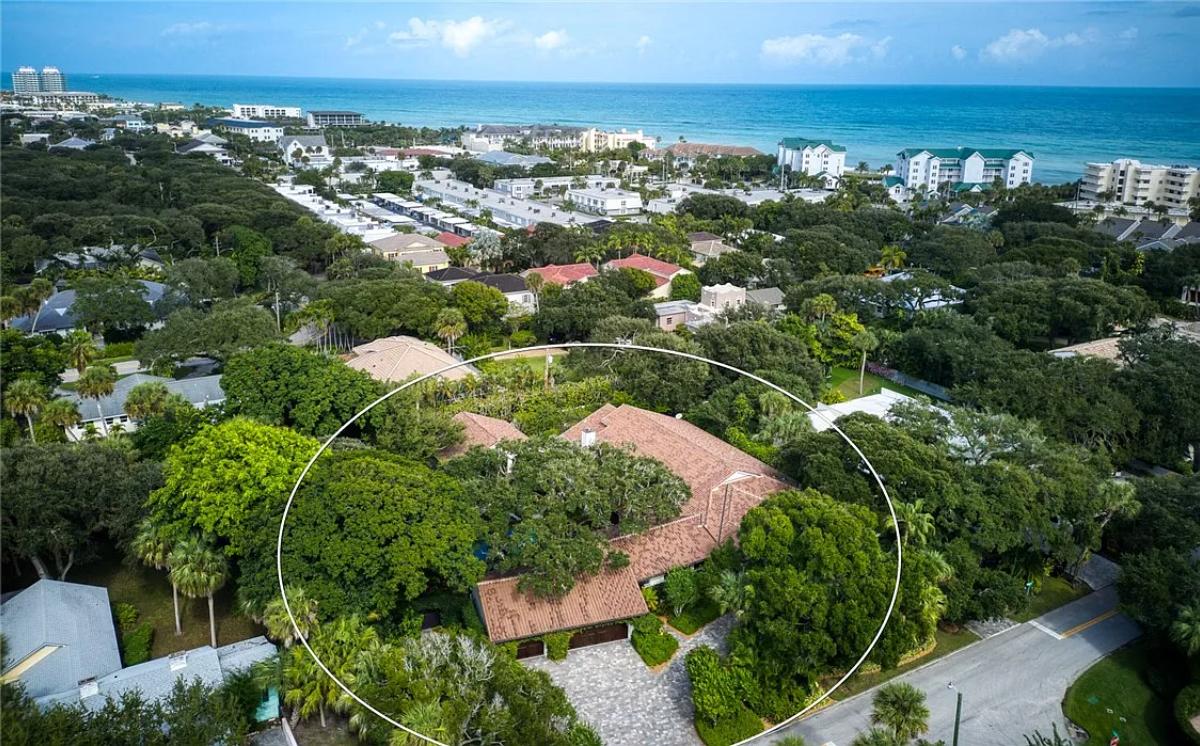 Aerial view of the mansion.