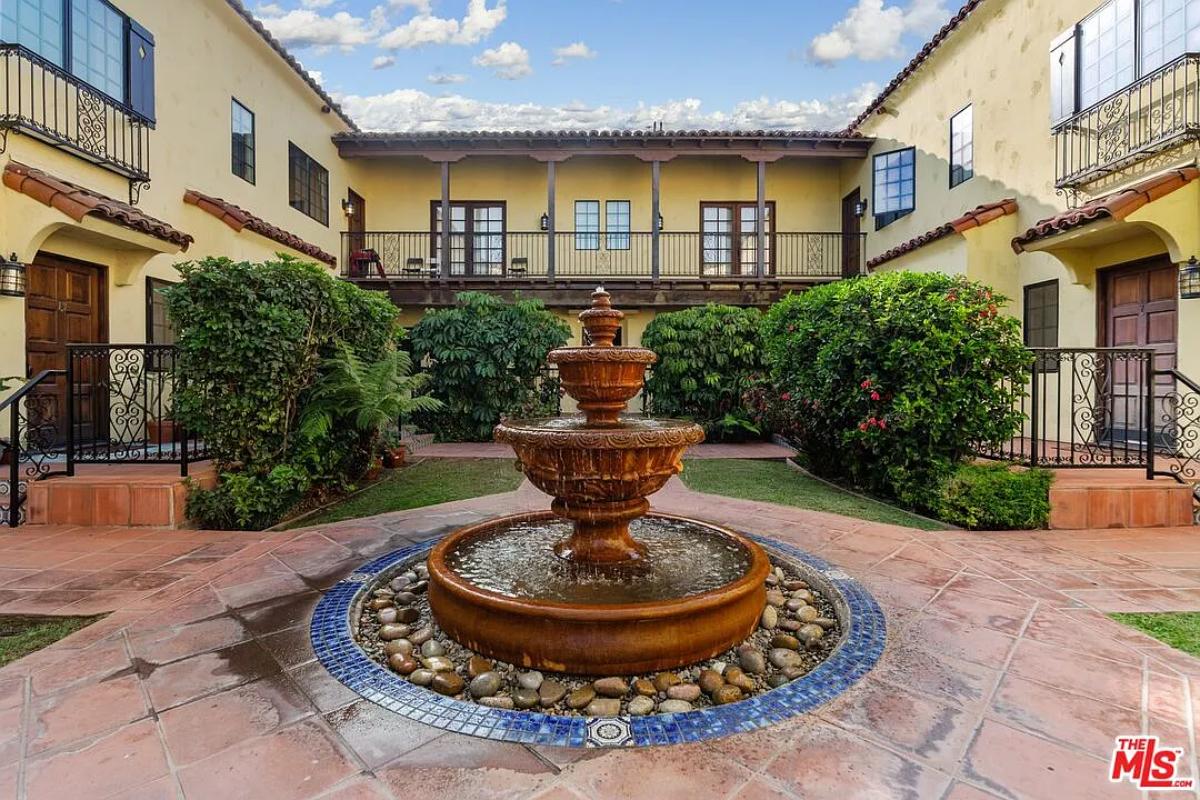 Courtyard with a fountain.