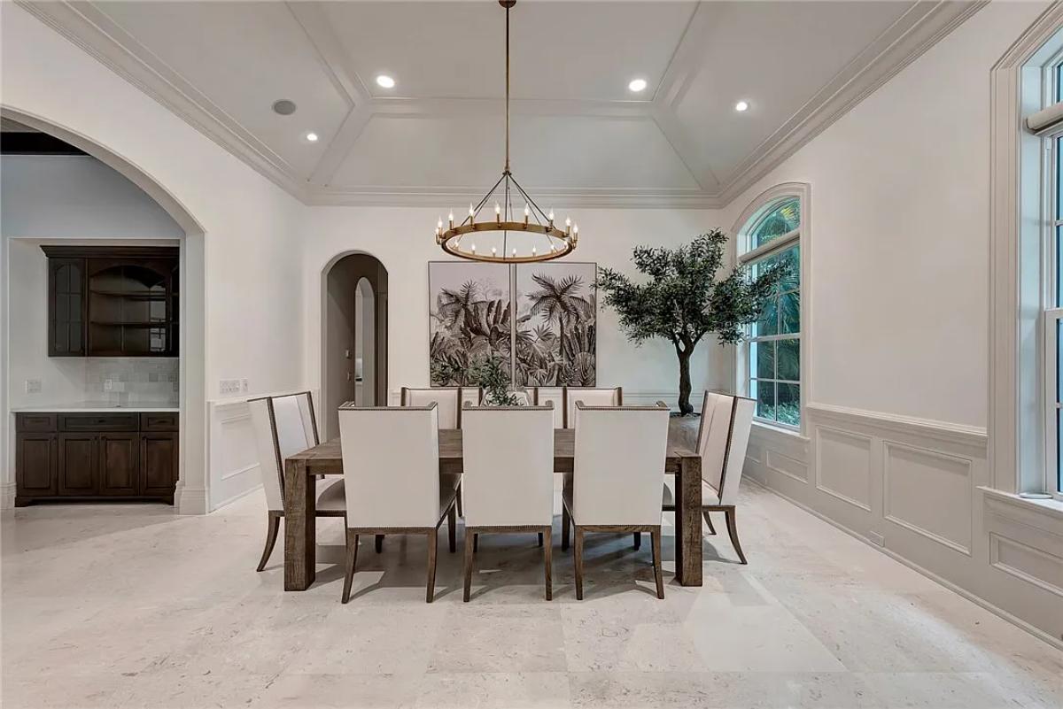 Dining room with a chandelier.