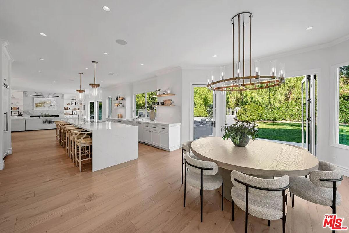Breakfast nook adjacent to the kitchen.