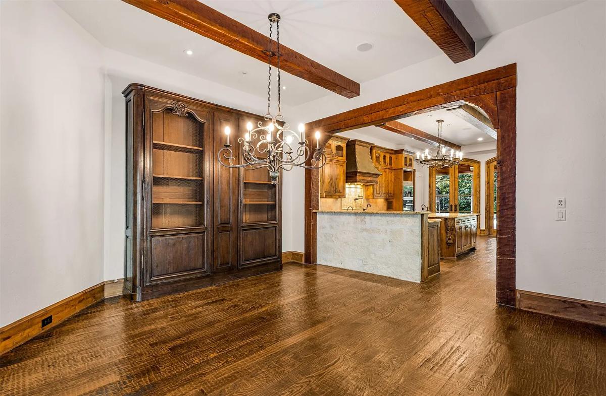 Dining room with a chandelier.