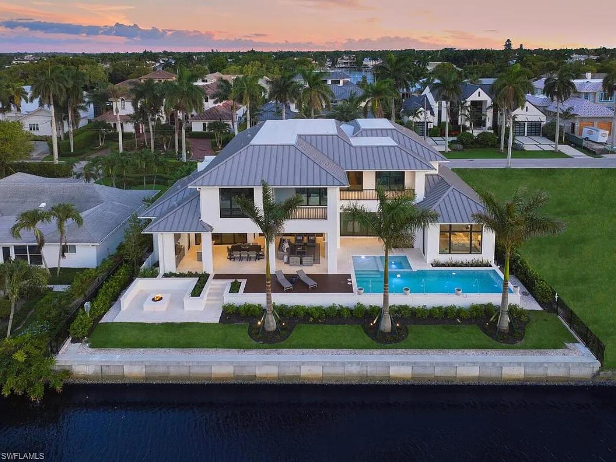 Aerial rear view of the mansion.