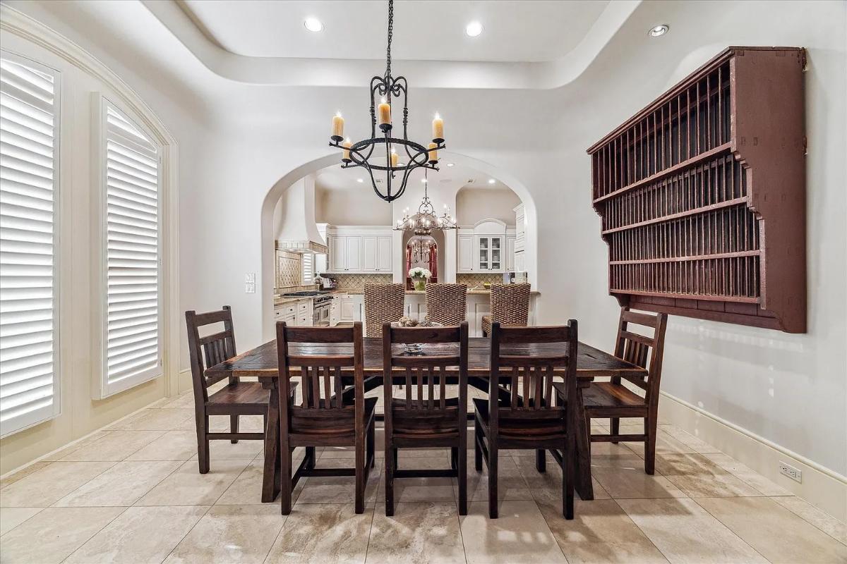 Breakfast nook adjacent to the kitchen.