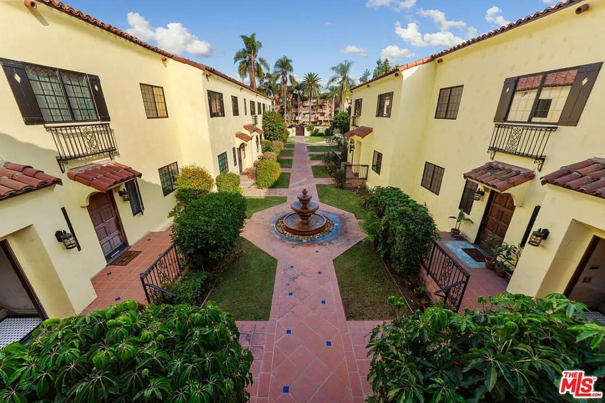 Courtyard with a fountain.