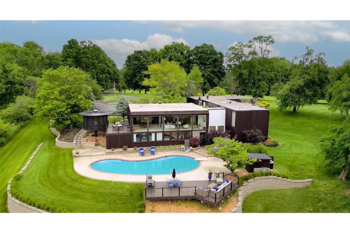 4-Bedroom Architectural Landmark with Floating Gazebo 