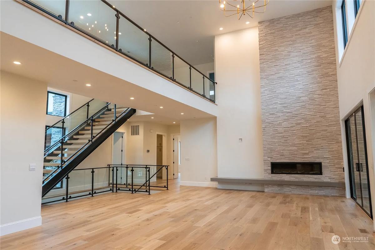 Living room with high ceilings and a fireplace.