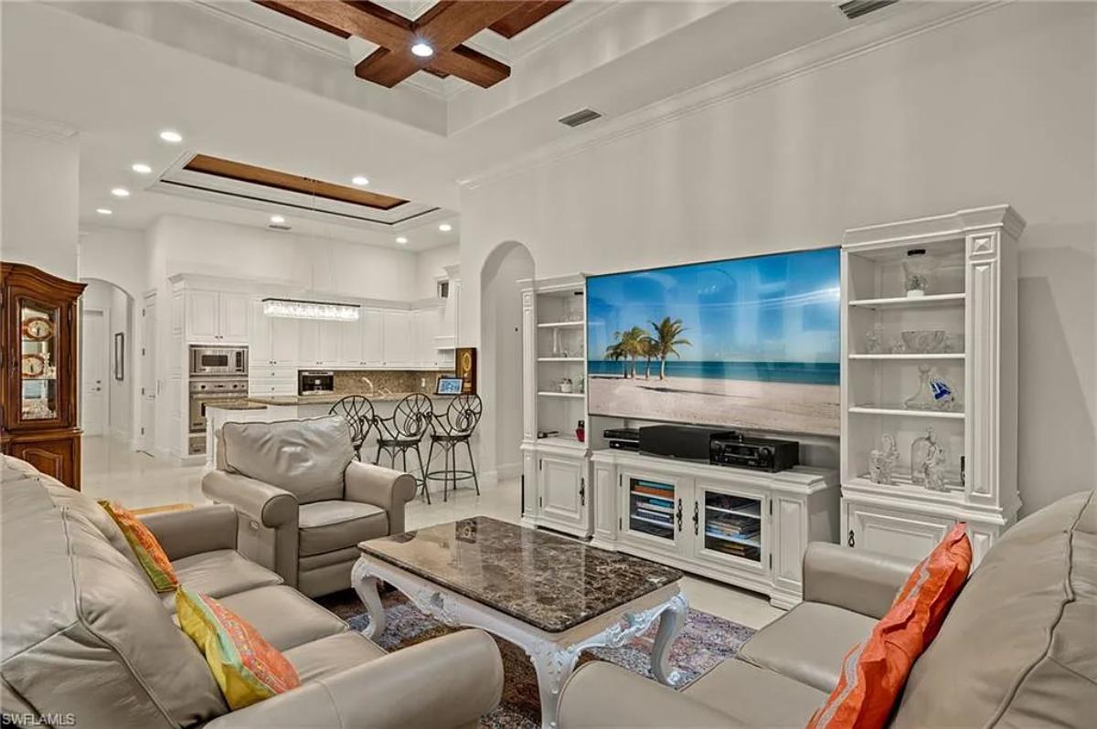 Living room with couches and a TV.
