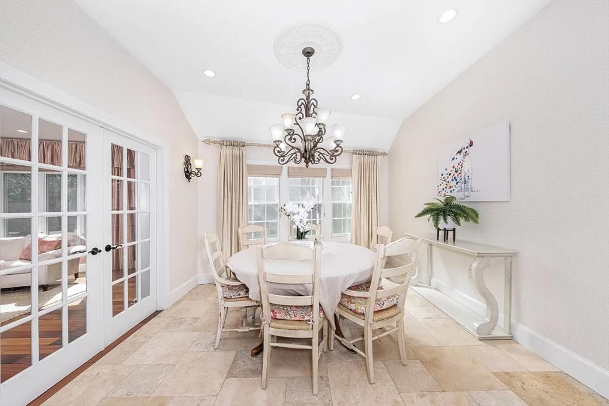 Breakfast nook