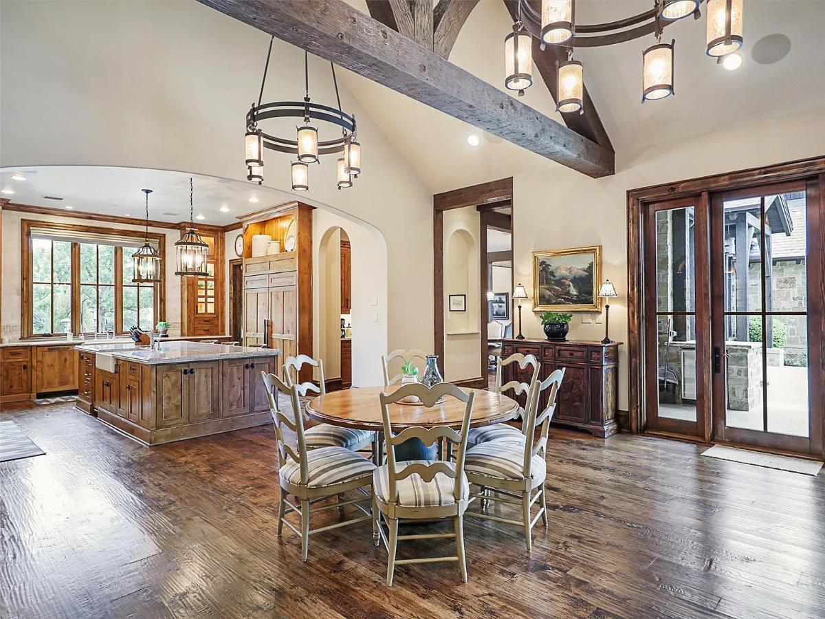 Breakfast nook adjacent to the kitchen.