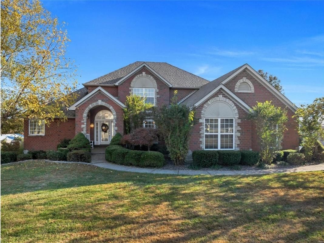 4-Bedroom Custom Home with Wet Bar and Upper Loft