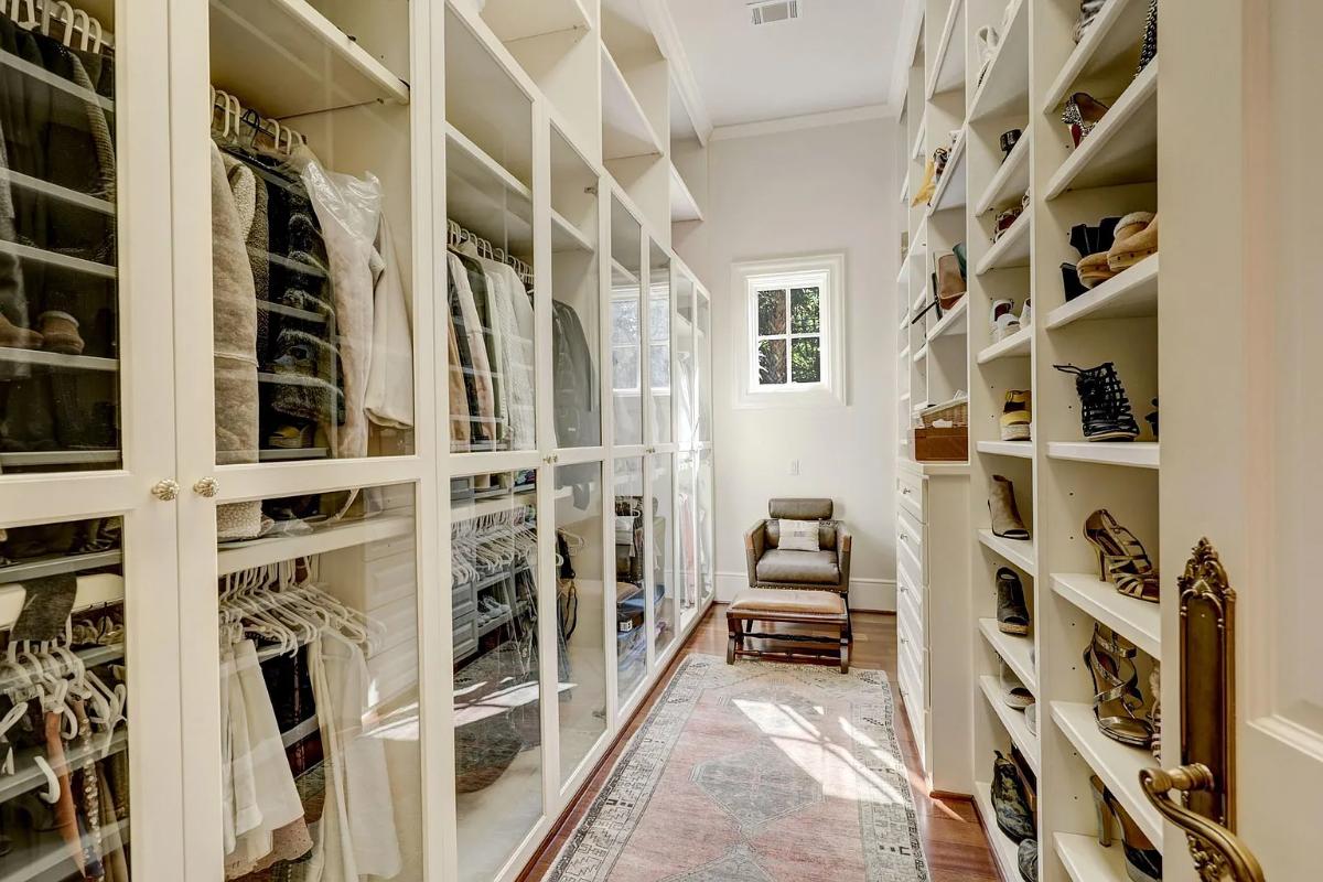 Walk-in closet