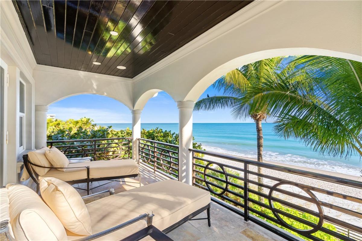 Balcony with ocean views.