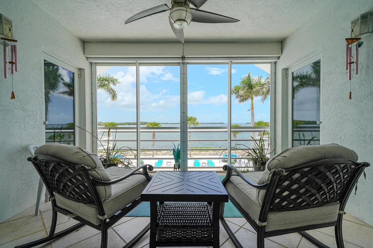 Sitting area with water views.