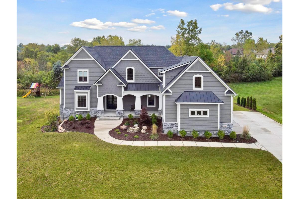 6-Bedroom Home with Covered Porch and Wet Bar