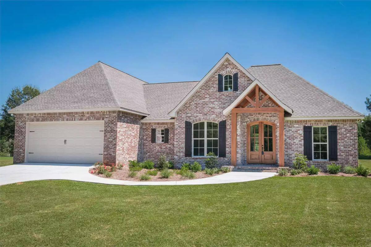 French Country Style 3-Bedroom Sycamore Home with Open Living Space and Bonus Room (Floor Plan)