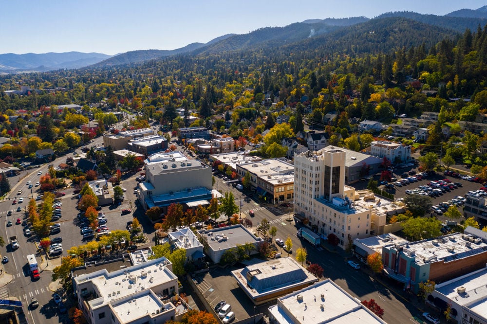 25 Enchanting Small Towns Surrounded by Majestic Forests Making Wonderful Places to Live or Visit for Nature Lovers