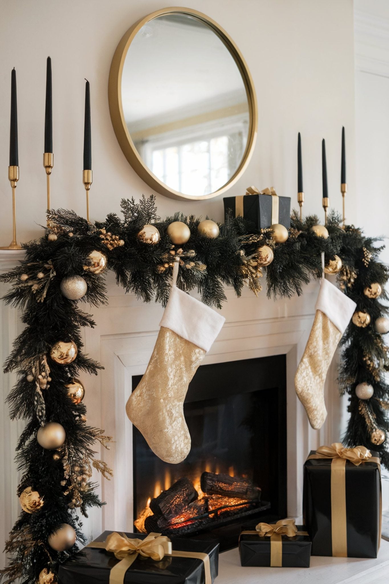 Add a Touch of Glam to the Holidays: 16 Black and Gold Christmas Decor