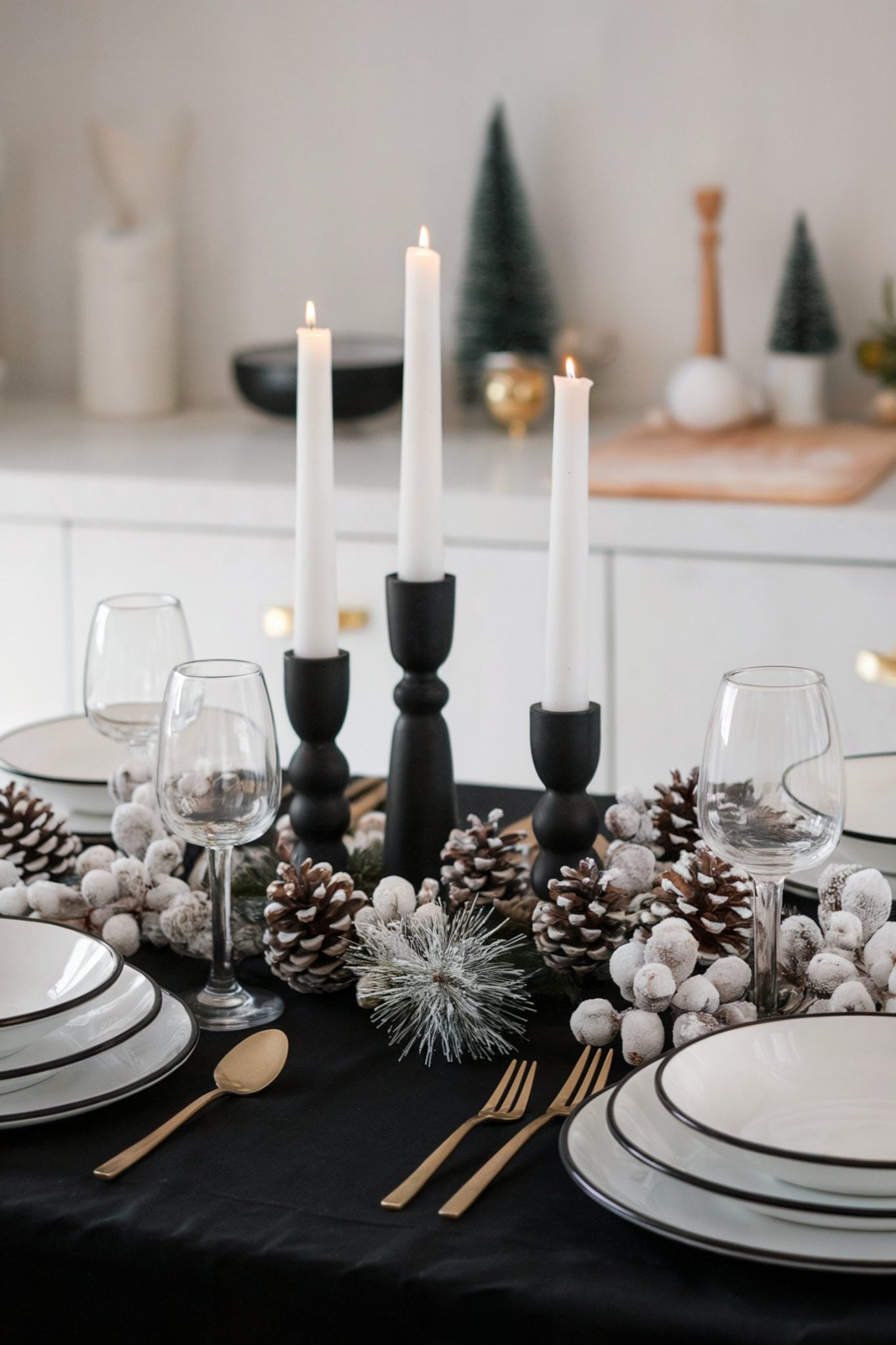 Love Monochrome? Try These 15 Black & White Christmas Decor Ideas