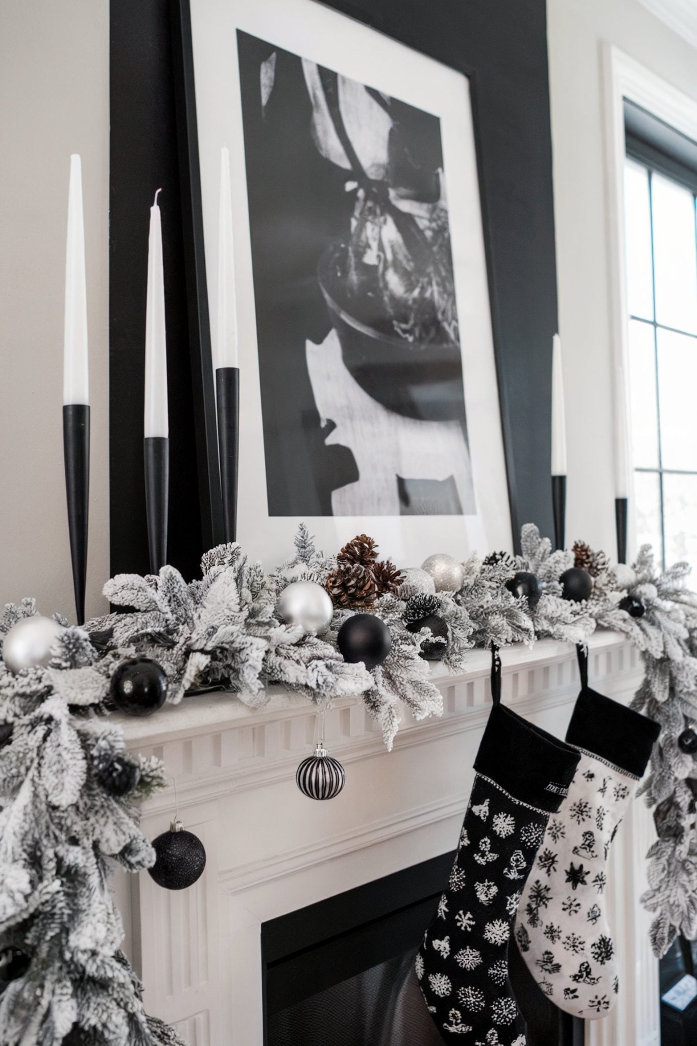 Love Monochrome? Try These 15 Black & White Christmas Decor Ideas
