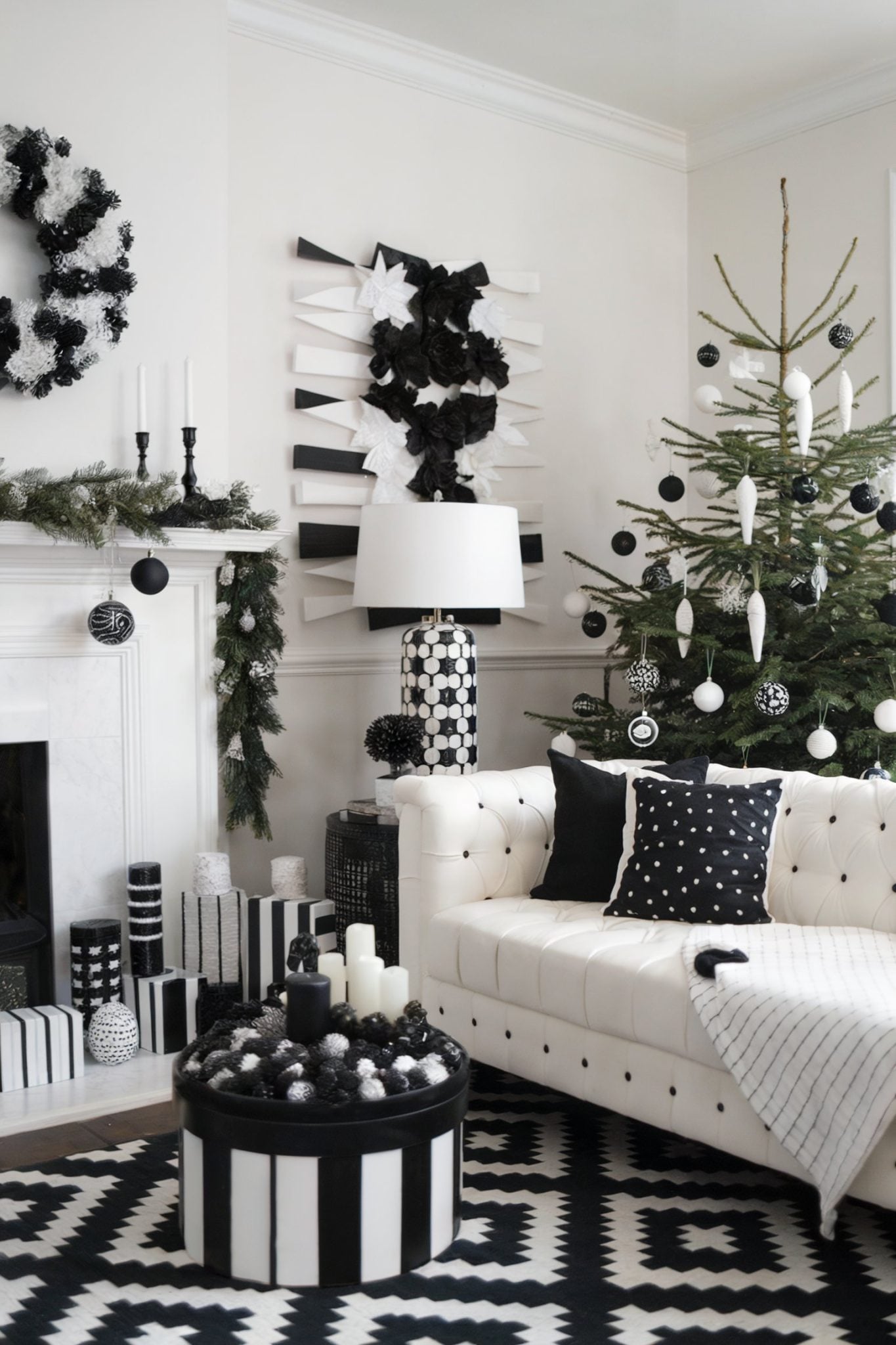 Love Monochrome? Try These 15 Black & White Christmas Decor Ideas