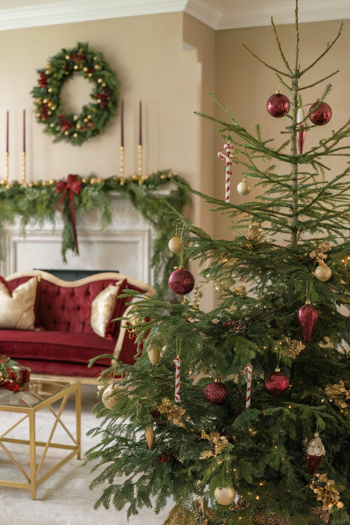 Make a Statement: 16 Burgundy Christmas Decor Ideas You’ll Love – Home ...