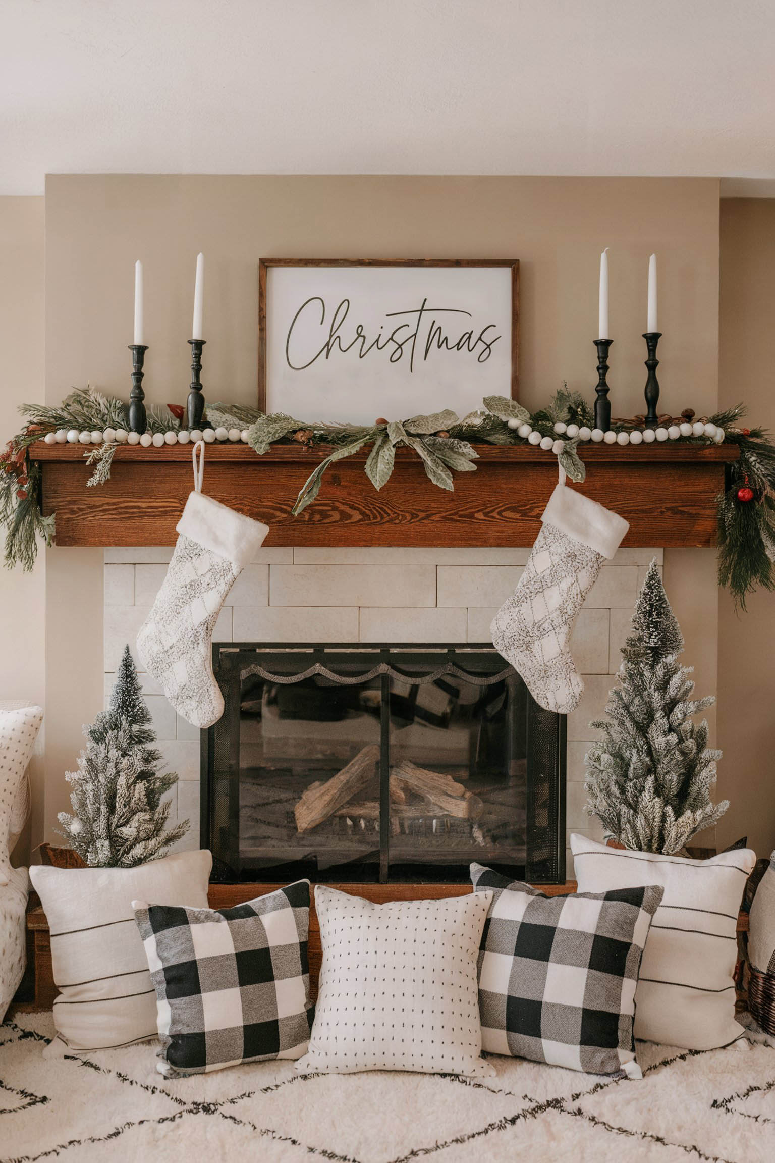 Add Farmhouse Flair to Your Holiday with These 15 Christmas Decor Ideas ...