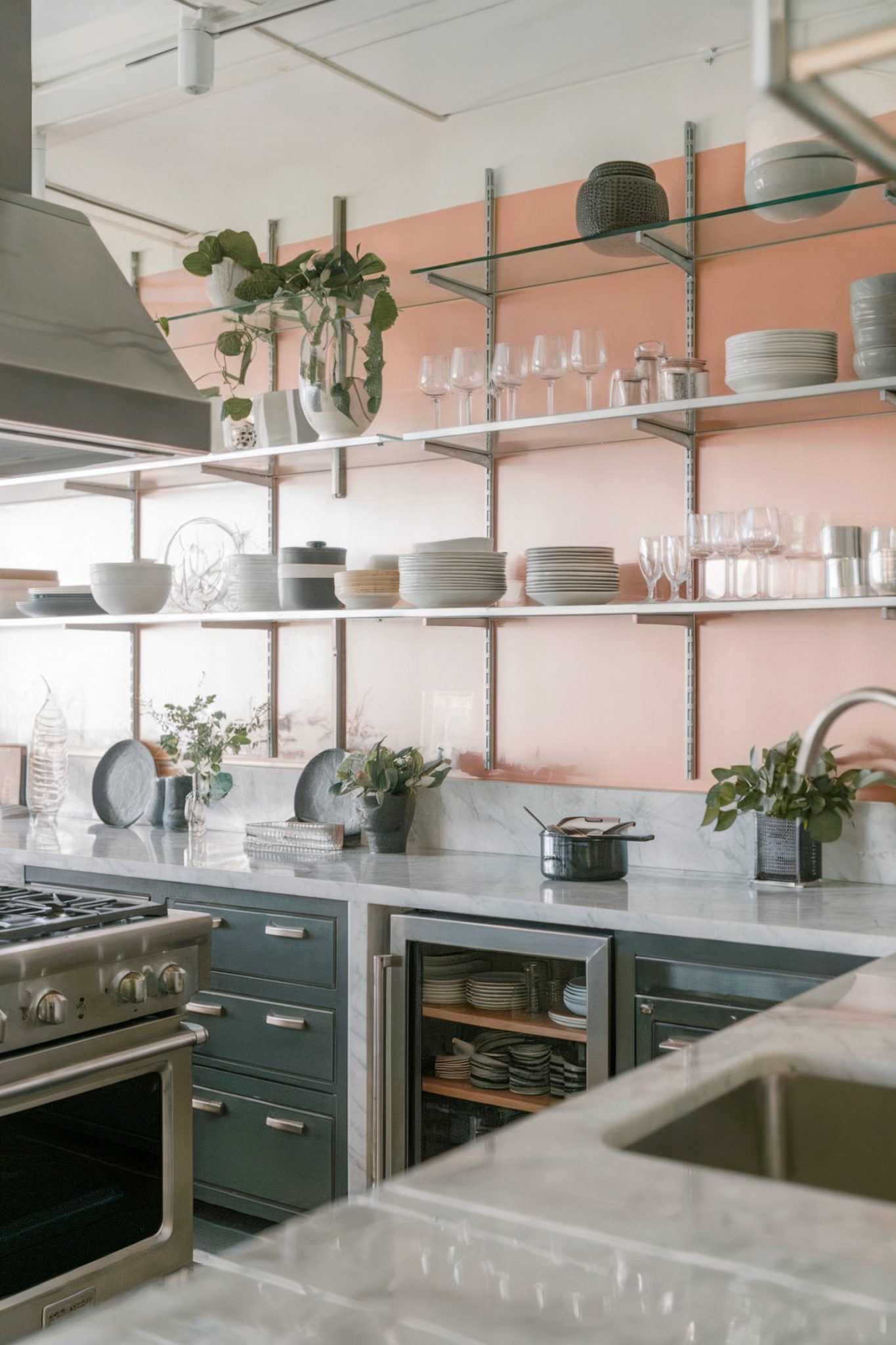 From Minimalist to Bold: 21 Open Shelving Ideas for Any Kitchen