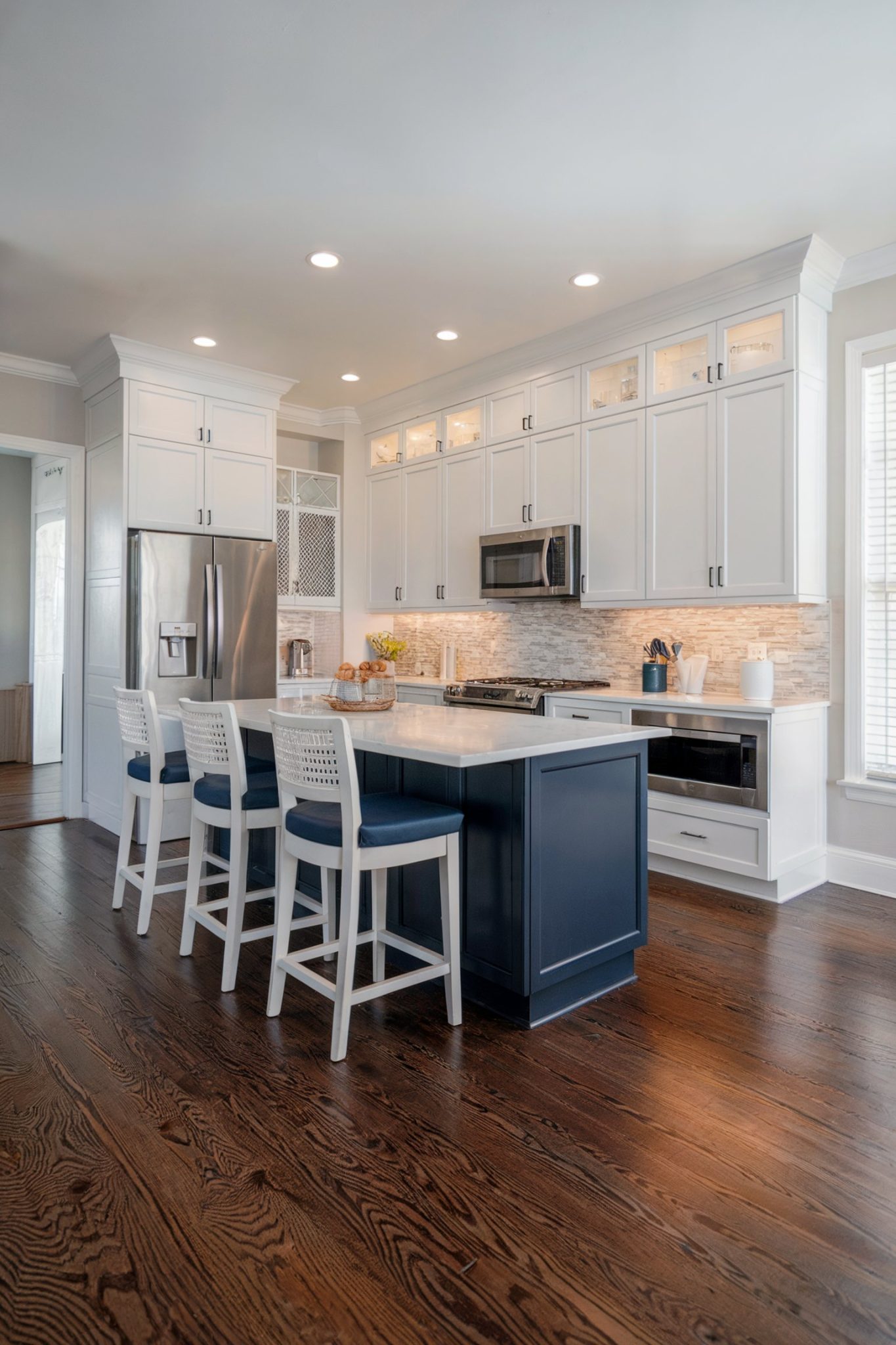 Ready to Go Bold? Try These 15 Navy Blue Kitchen Designs