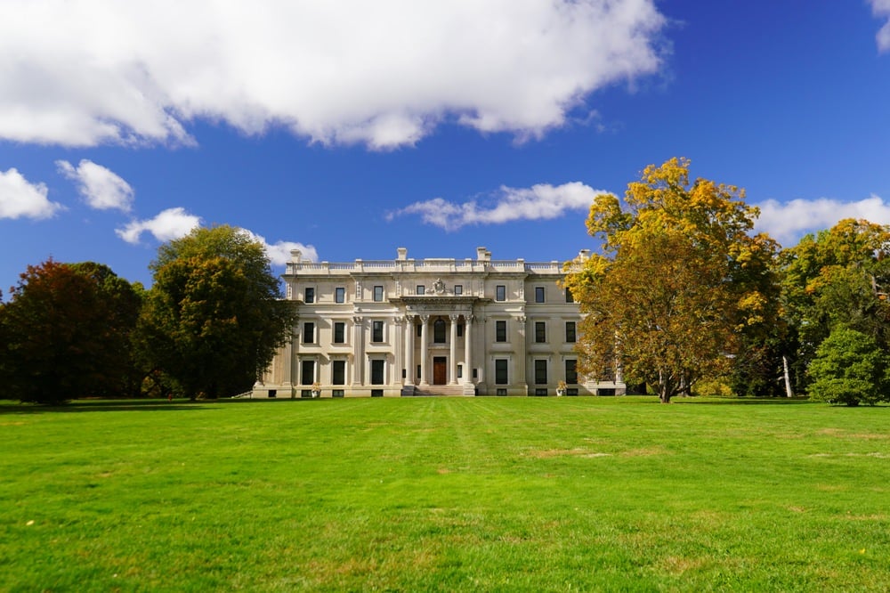 Mansion Wars: Vanderbilts vs Rockefellers – Who Built the Most Magnificent Homes?