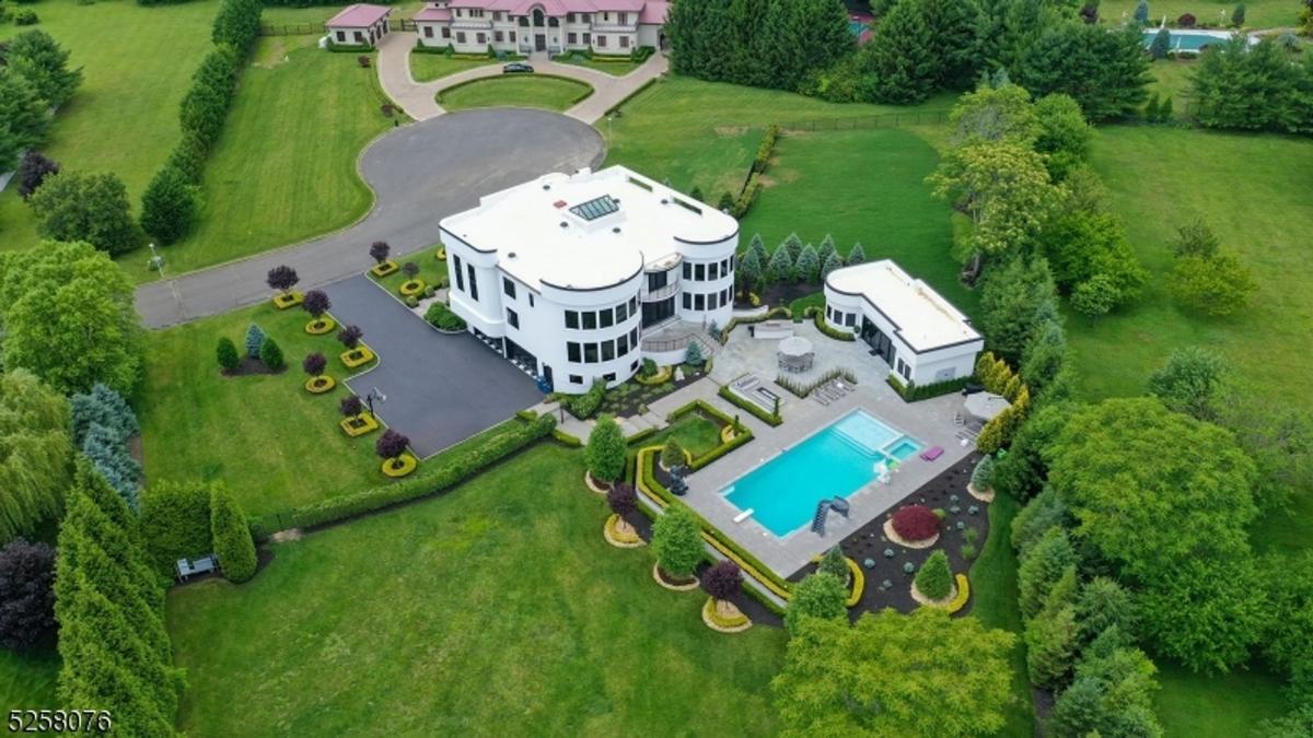 5,756 Sq. Ft. Estate in Marlboro Twp., NJ ($3,888,888)