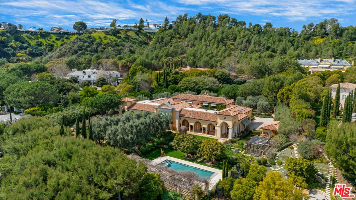7,631 Sq. Ft. Estate in Beverly Hills, CA ($26,500,000)