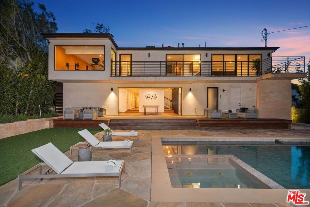7,203 Sq. Ft. Mansion in Santa Monica, CA ($6,250,000)