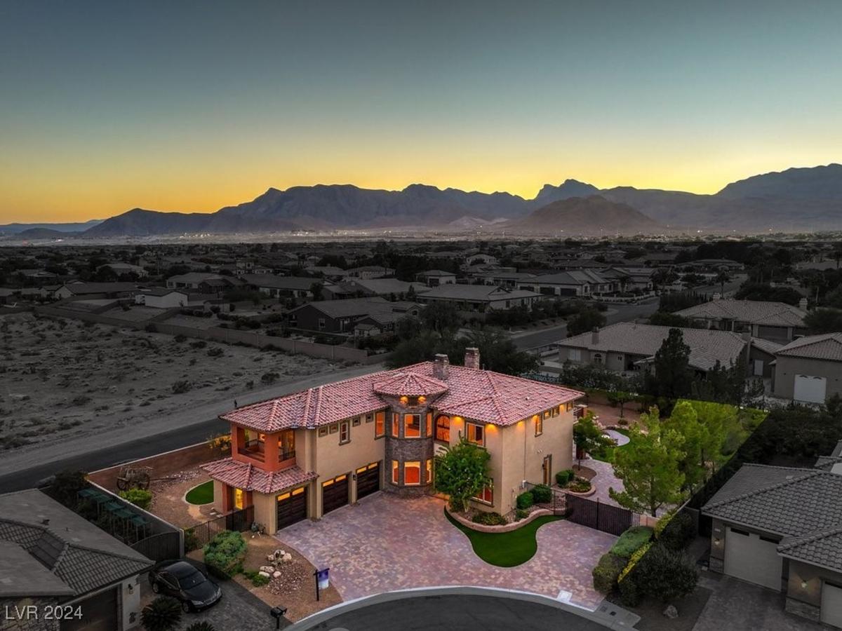 4,466 Sq. Ft. Property in Las Vegas, NV ($1,495,000)