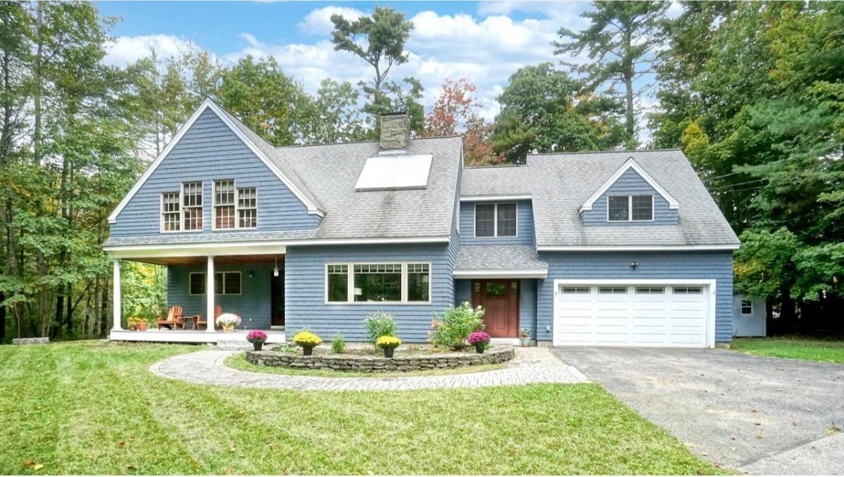 4-Bedroom Home with Home Office and 2-Car Garage