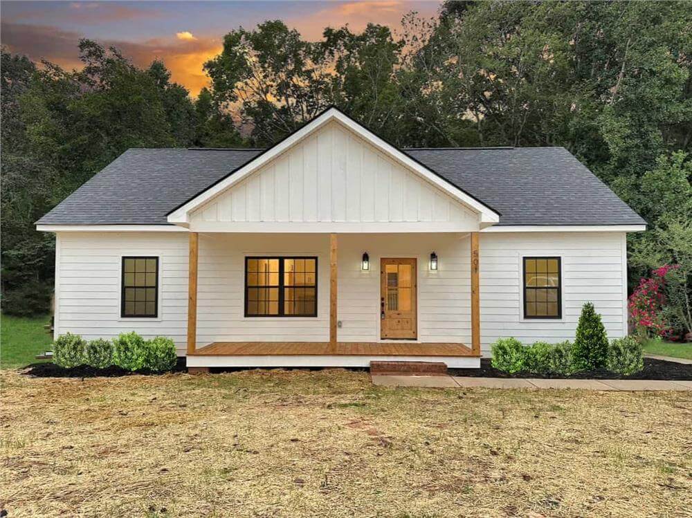 Craftsman-Style Home with 3 Bedrooms and Covered Front Porch (Floor Plan)