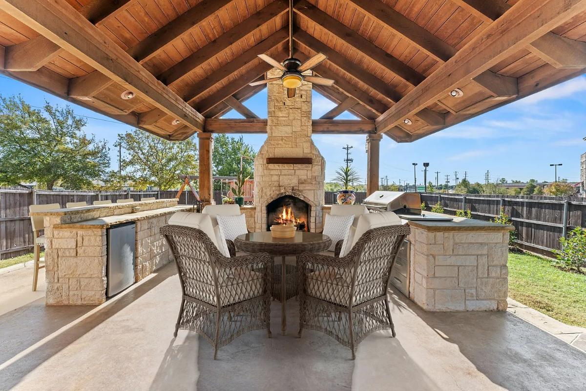 Outdoor Kitchen