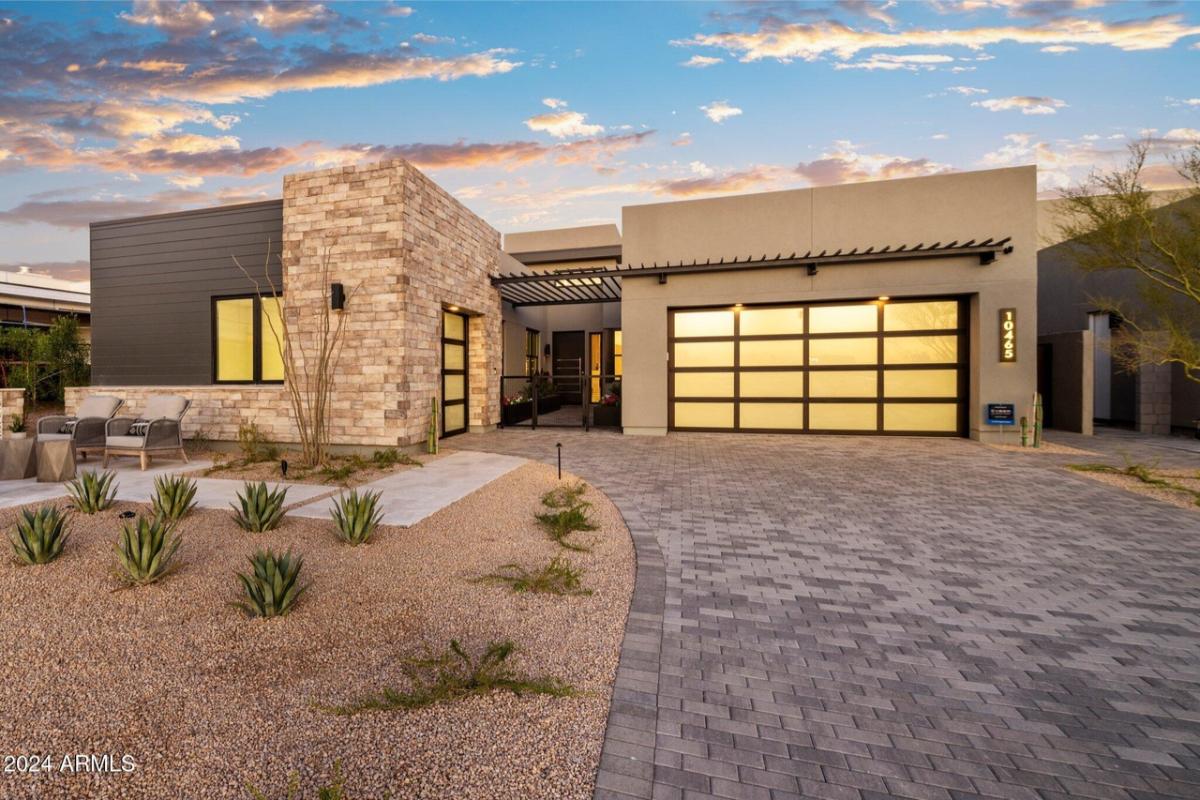 3-Bedroom Estate with Great Room and Open Concept 