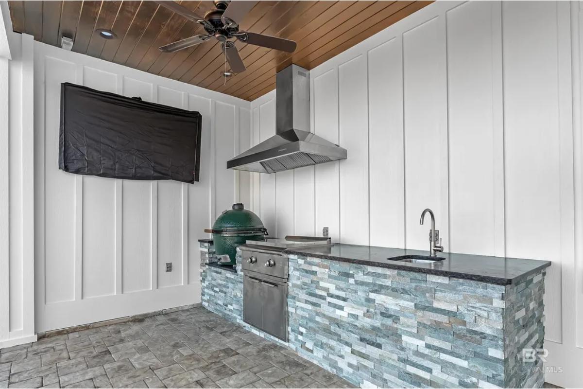 Outdoor Kitchen