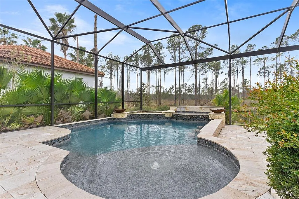 Screened-in Pool