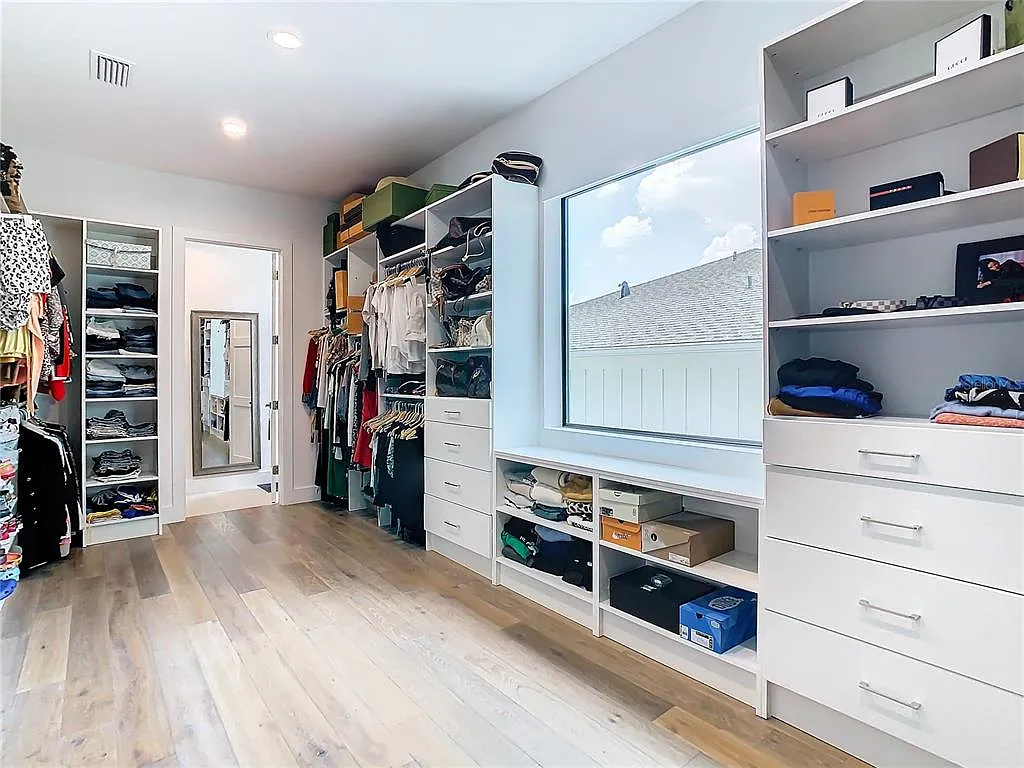 Walk-in Closet