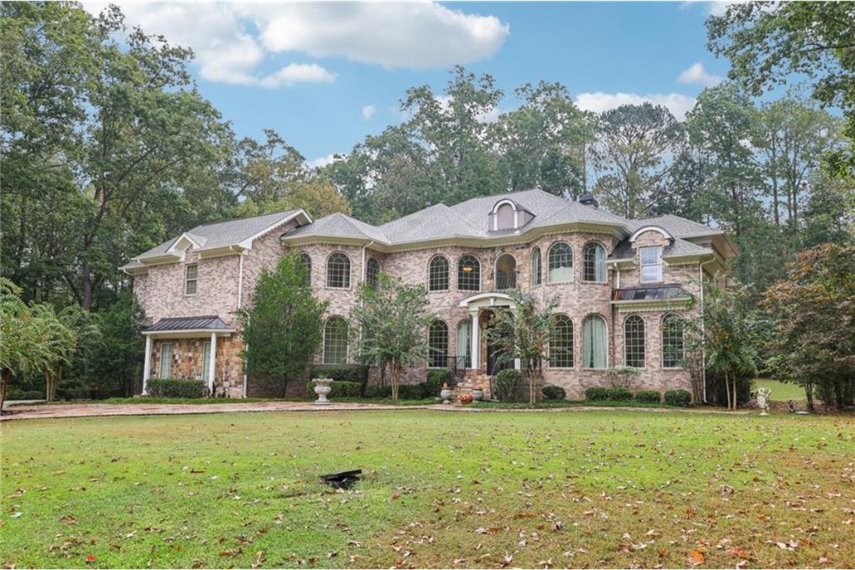 5-Bedroom Estate with Pool-Ready Yard and 2-Car Garage 