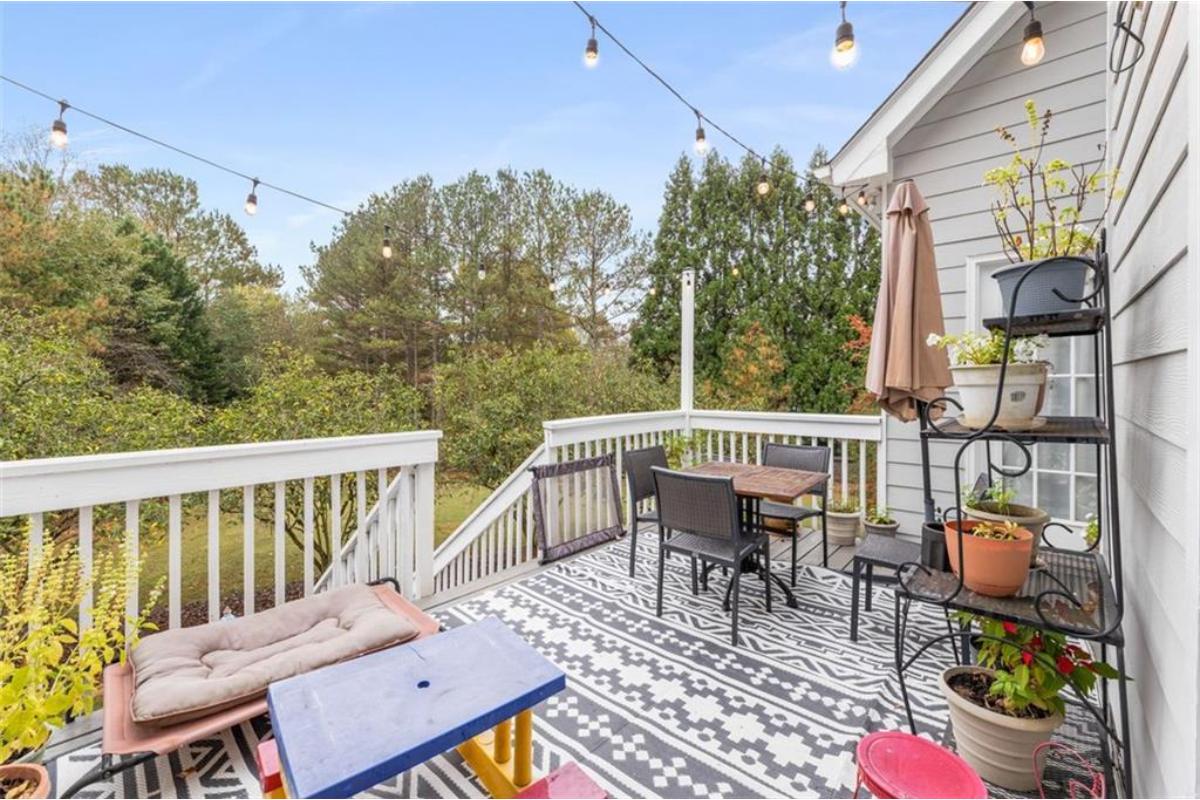Outdoor Dining Area