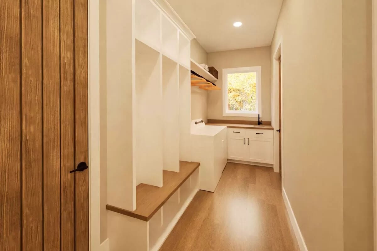 Mudroom/Laundry