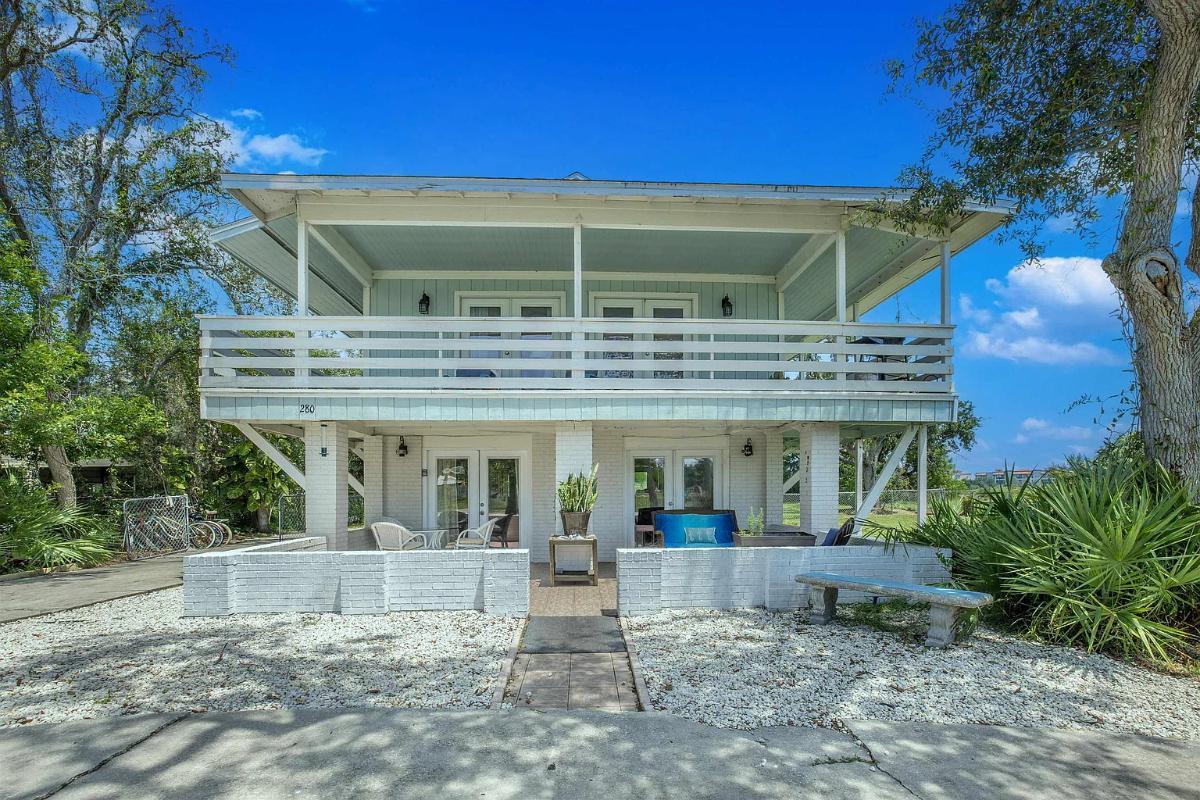 Check Out the Wraparound Balcony on This Beachside Getaway