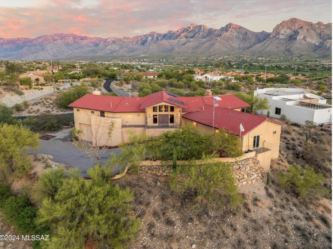 3-Bedroom Hilltop Home with RV Garage and Wine Cellar