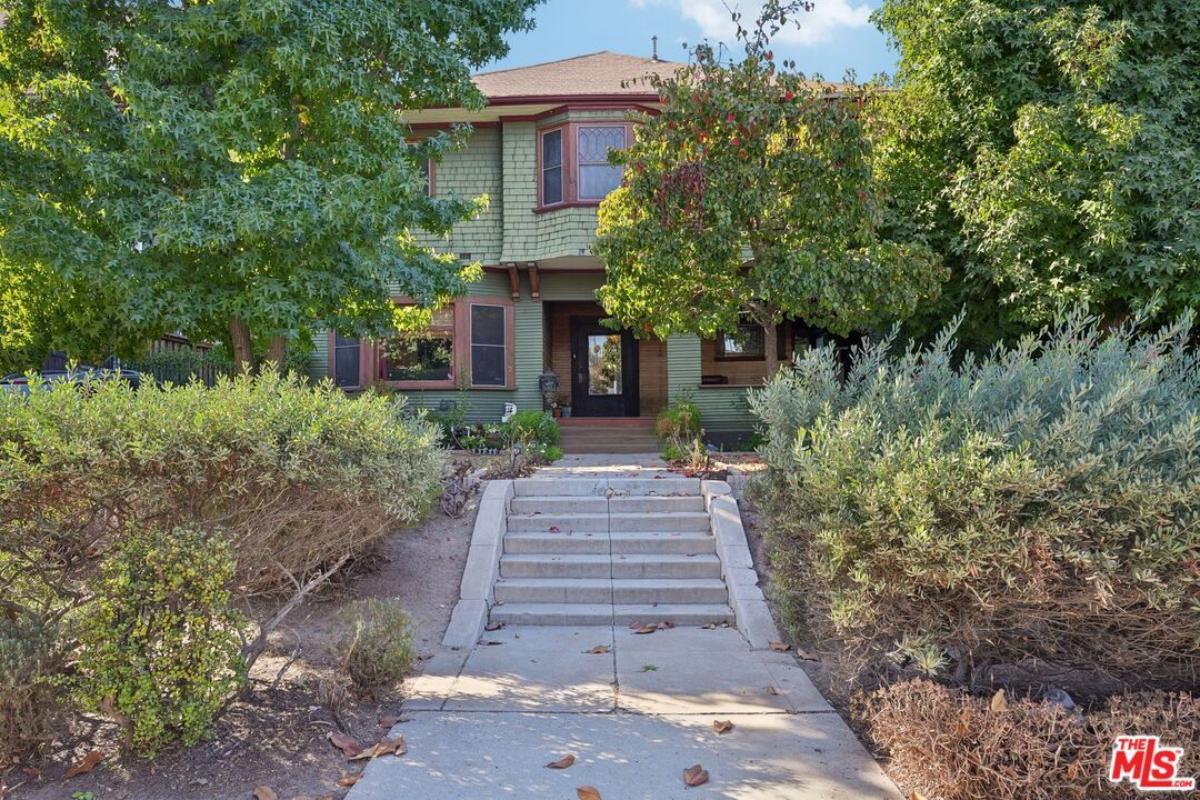 6-Bedroom Craftsman with Entertainer's Layout and Patio Flow
