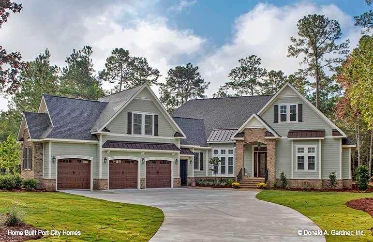Classic Meets Contemporary: Three-Car Garage and Gable Roofs