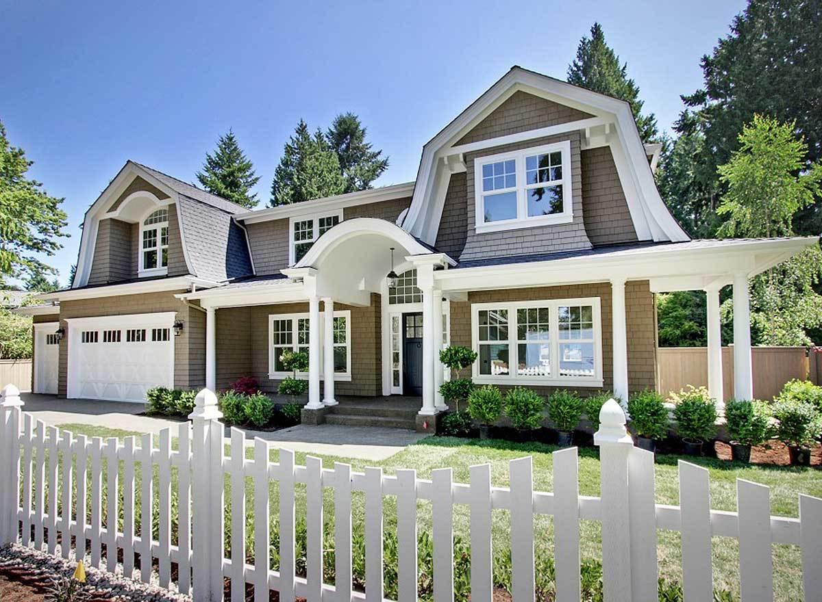 Classic American Home with a Striking Gambrel Roof